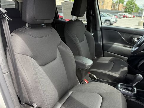 Used 2023 Jeep Renegade Latitude AWD/4WD image 18