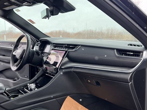 Used 2024 Jeep Grand Cherokee L Overland w/ Advanced Protech Group III image 32