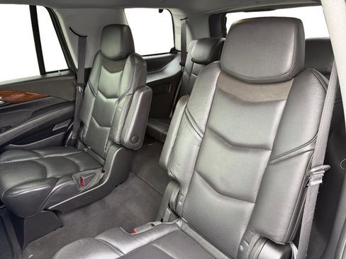 Used 2020 Cadillac Escalade Luxury image 11
