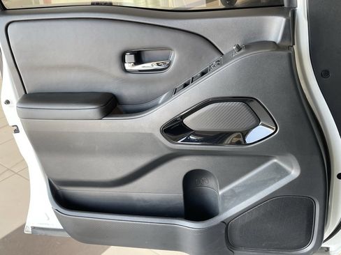 Certified 2023 Nissan Frontier SV w/ Midnight Edition Package image 9