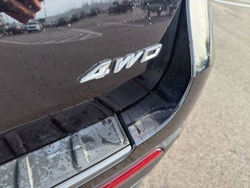 Used 2022 Ford Explorer XLT w/ Equipment Group 202A image 9