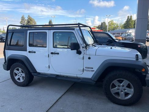 Used 2018 Jeep Wrangler Unlimited Sport S AWD/4WD image 3