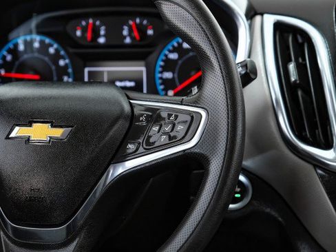 Used 2021 Chevrolet Equinox LS w/ LS Convenience Package FWD image 16