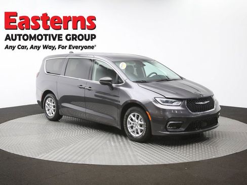 Used 2023 Chrysler Pacifica Touring-L FWD image 50