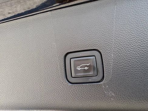 Used 2023 Chevrolet Traverse High Country w/ LPO, Floor Liner Package AWD/4WD image 10