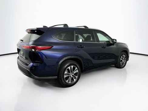 Used 2023 Toyota Highlander XLE FWD image 9