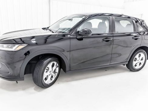 Used 2023 Honda HR-V LX image 3