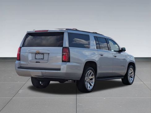 Used 2019 Chevrolet Suburban LT w/ Luxury Package image 6