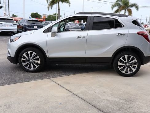 Used 2022 Buick Encore Preferred w/ Safety Package FWD image 5