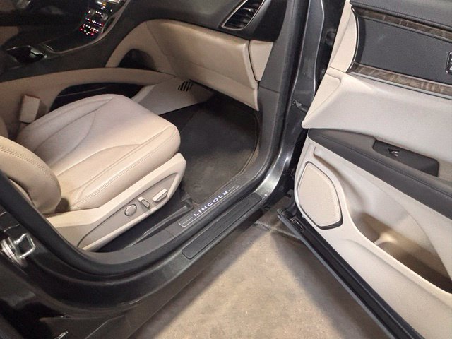 Used 2019 Lincoln Nautilus Select w/ Cargo Utility Package FWD image 24