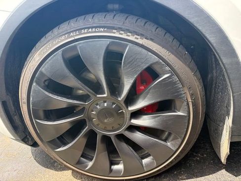 Used 2023 Tesla Model Y Performance AWD/4WD image 5