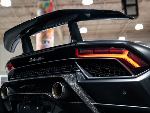 Used 2018 Lamborghini Huracan Performante image 20