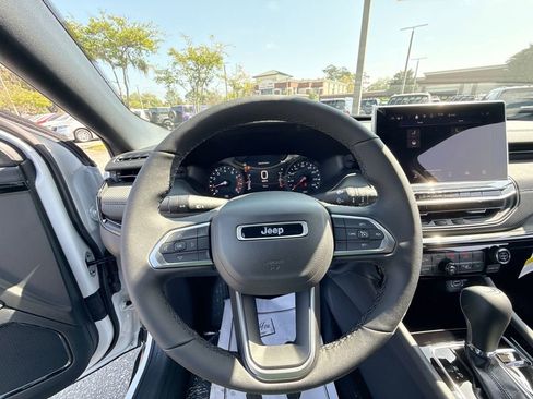 New 2026 Jeep Compass Latitude image 12