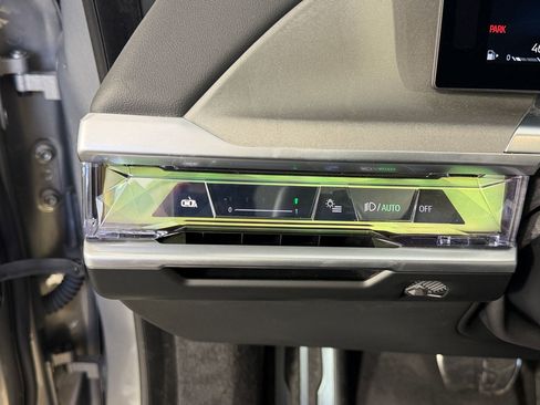 Certified 2024 BMW 760i xDrive w/ Executive Package AWD/4WD image 29