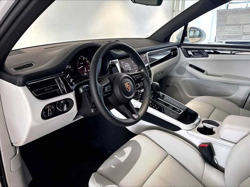 New 2026 Porsche Macan AWD/4WD image 4