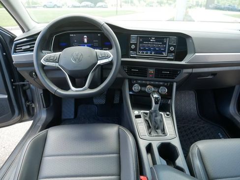 Certified 2022 Volkswagen Jetta SE FWD image 21