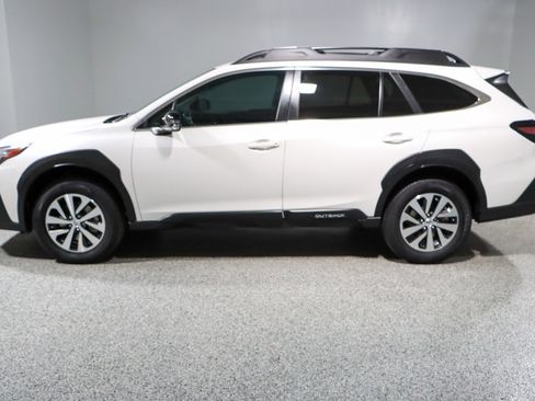 Used 2024 Subaru Outback Premium image 10