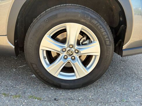 Used 2025 Toyota Highlander LE image 32