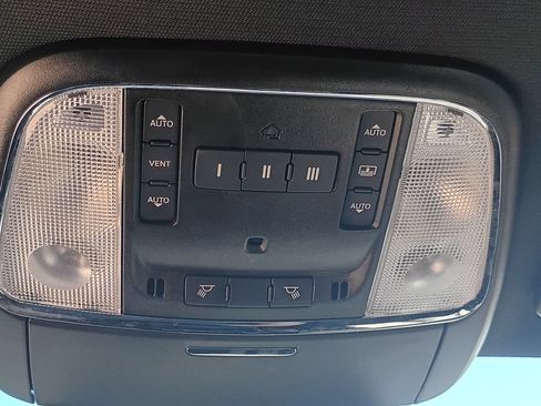 Used 2023 Chrysler 300 S RWD image 22