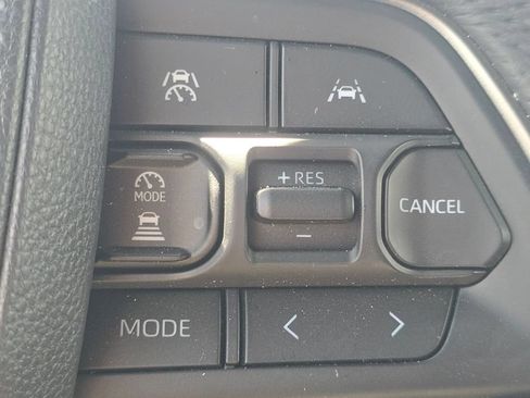 Used 2025 Toyota Tacoma TRD Sport AWD/4WD image 33