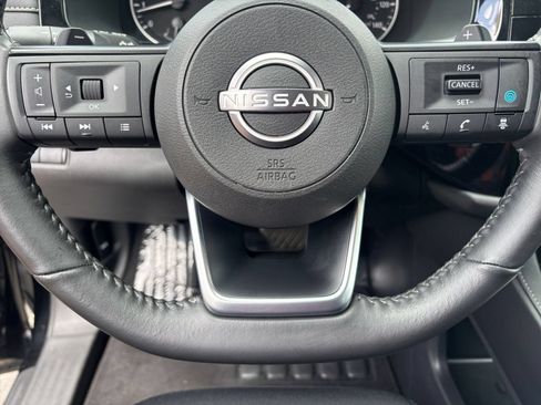 Used 2025 Nissan Pathfinder SV AWD/4WD image 30
