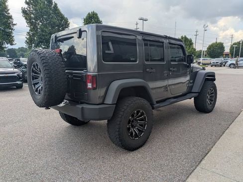 Used 2017 Jeep Wrangler Unlimited Sahara w/ Connectivity Group AWD/4WD image 8