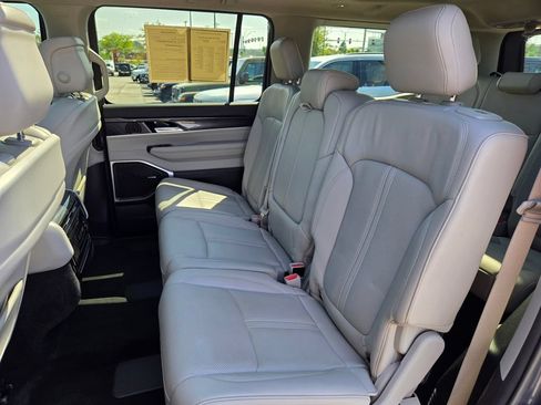 Used 2022 Jeep Wagoneer Series I w/ Premium Group I AWD/4WD image 30