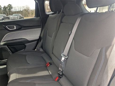 Used 2025 Jeep Compass Sport image 33