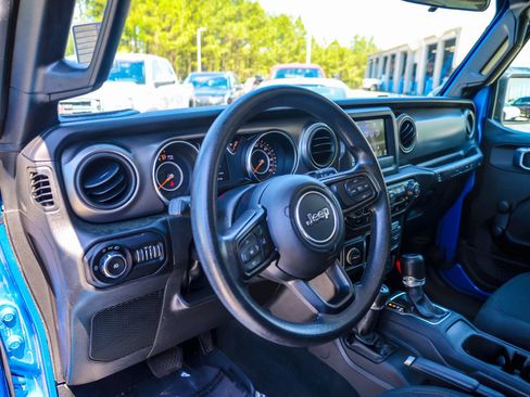 Used 2022 Jeep Wrangler Sport AWD/4WD image 9