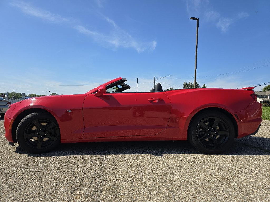 Used 2023 Chevrolet Camaro LT RWD image 15