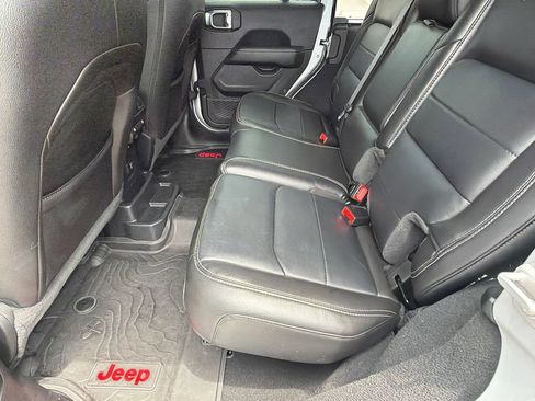 Used 2023 Jeep Wrangler Unlimited Sahara AWD/4WD image 20