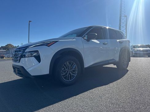 Used 2025 Nissan Rogue S image 6