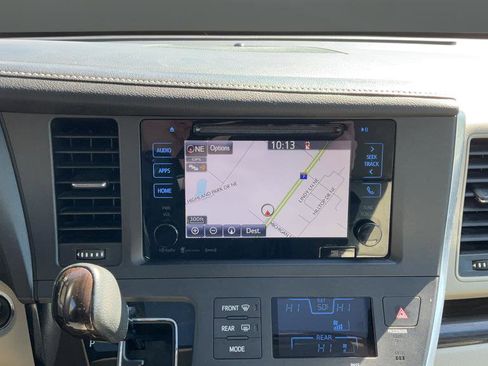 Used 2017 Toyota Sienna XLE w/ XLE Navigation Package AWD/4WD image 32