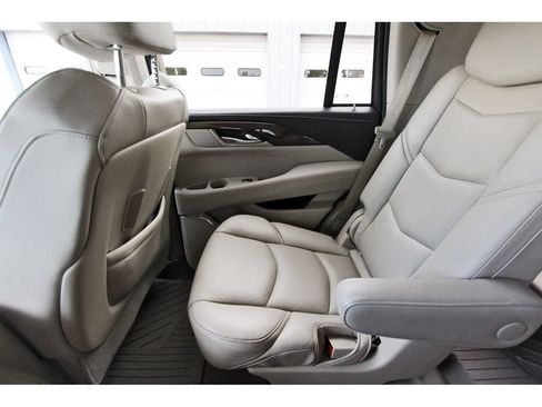 Used 2020 Cadillac Escalade Luxury RWD image 13