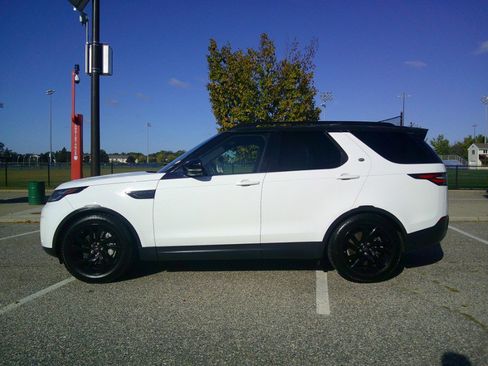Used 2018 Land Rover Discovery HSE image 10