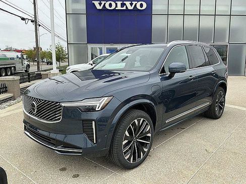 New 2026 Volvo XC90 T8 Plus w/ Protection Package Premier AWD/4WD image 3
