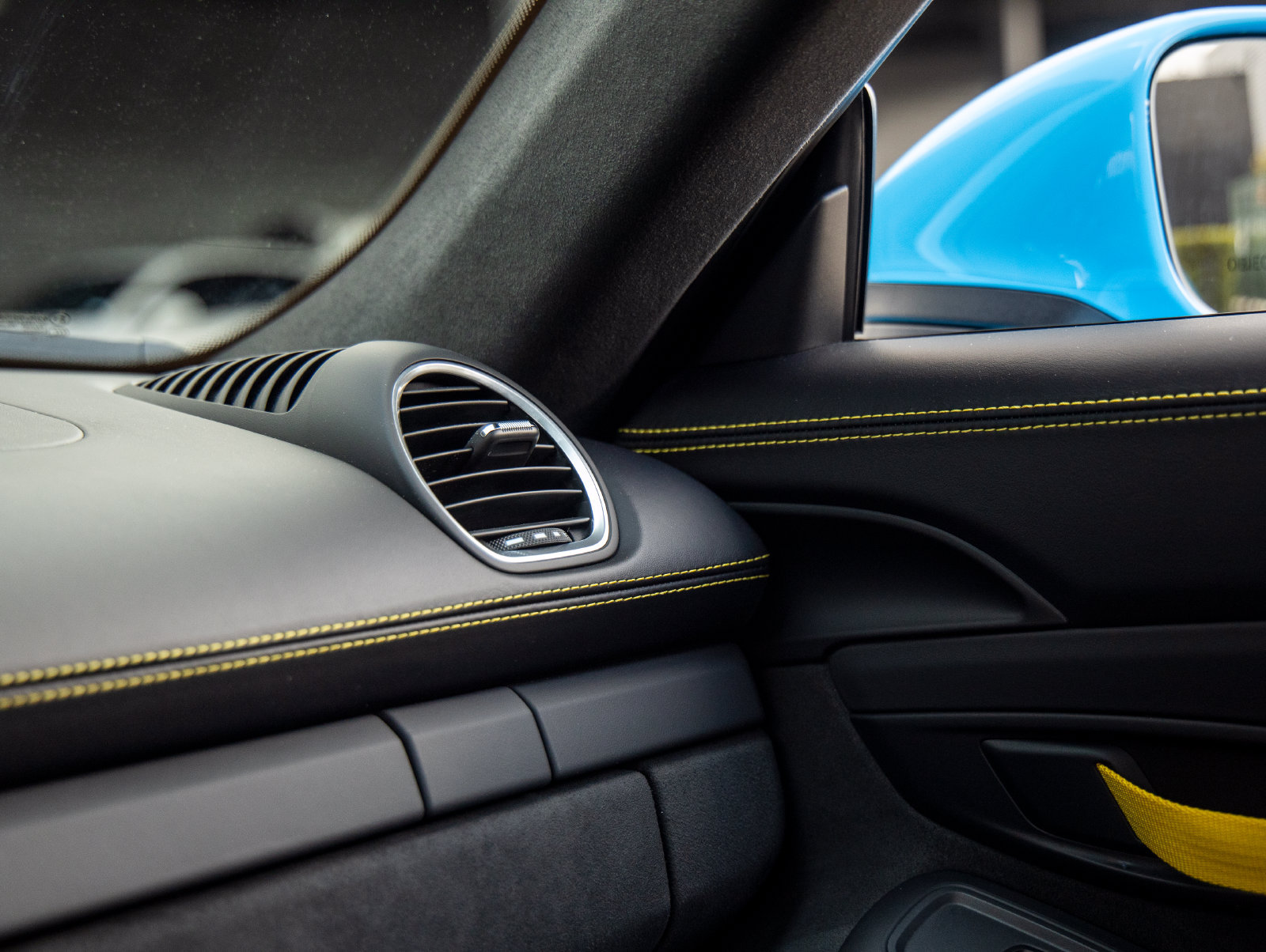 Certified 2021 Porsche 718 Cayman GT4 RWD image 31