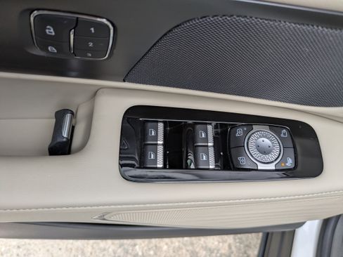 Used 2024 Lincoln Nautilus Reserve image 17