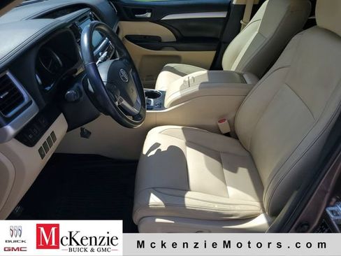 Used 2018 Toyota Highlander XLE FWD image 6
