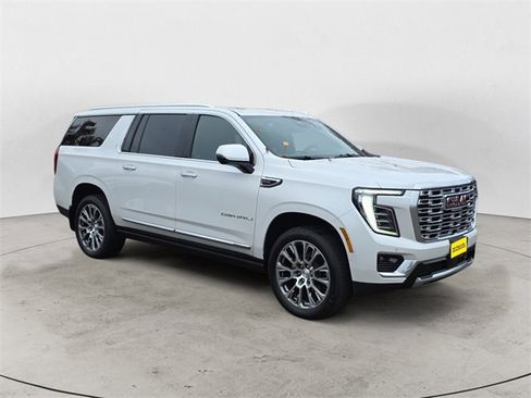 Used 2025 GMC Yukon XL Denali image 7