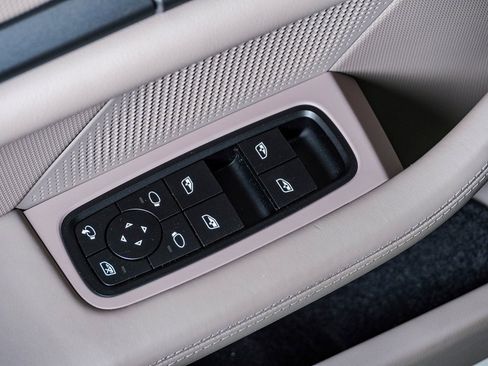 Certified 2025 Porsche Taycan image 26