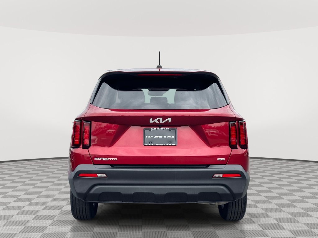Certified 2023 Kia Sorento LX AWD/4WD image 6