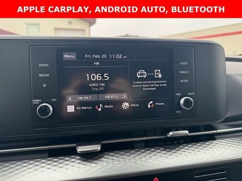 Used 2024 Kia Carnival LX image 3