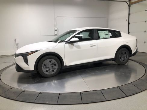 New 2025 Kia K4 LX image 4
