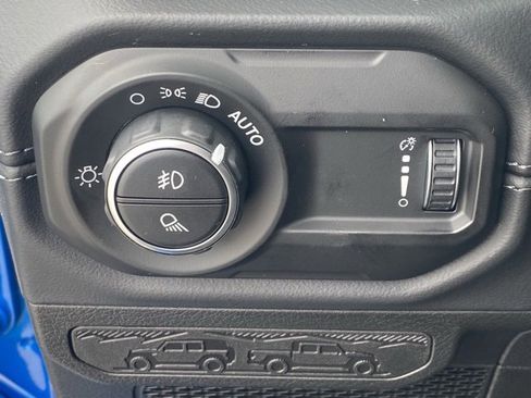 New 2025 Jeep Gladiator Sport image 27