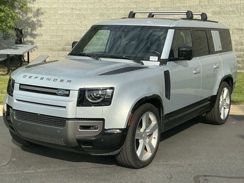 Used 2023 Land Rover Defender 130 X-Dynamic SE AWD/4WD image 2