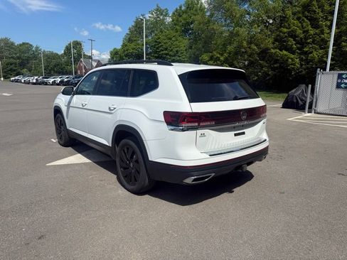 Used 2024 Volkswagen Atlas SE AWD/4WD image 8