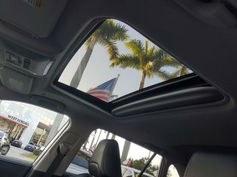 Used 2023 Toyota RAV4 Limited image 19