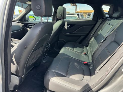 Used 2017 Jaguar F-PACE Prestige image 15
