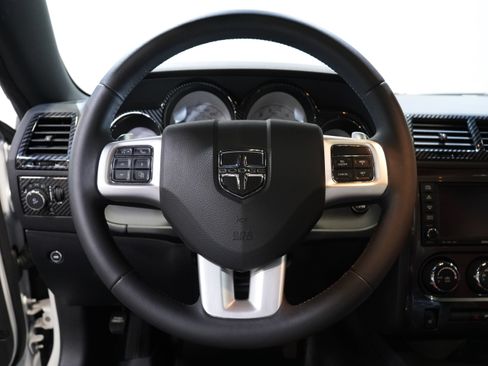 Used 2014 Dodge Challenger SXT RWD image 33